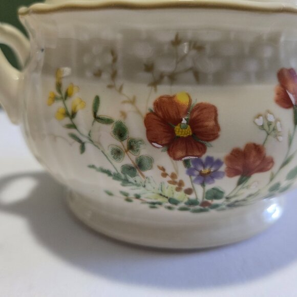 Mikasa Sugar Bowl with Salt & Pepper Shakers - Picture 3 of 14